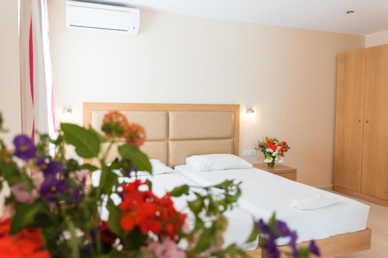 Hotel Amaryllis Front