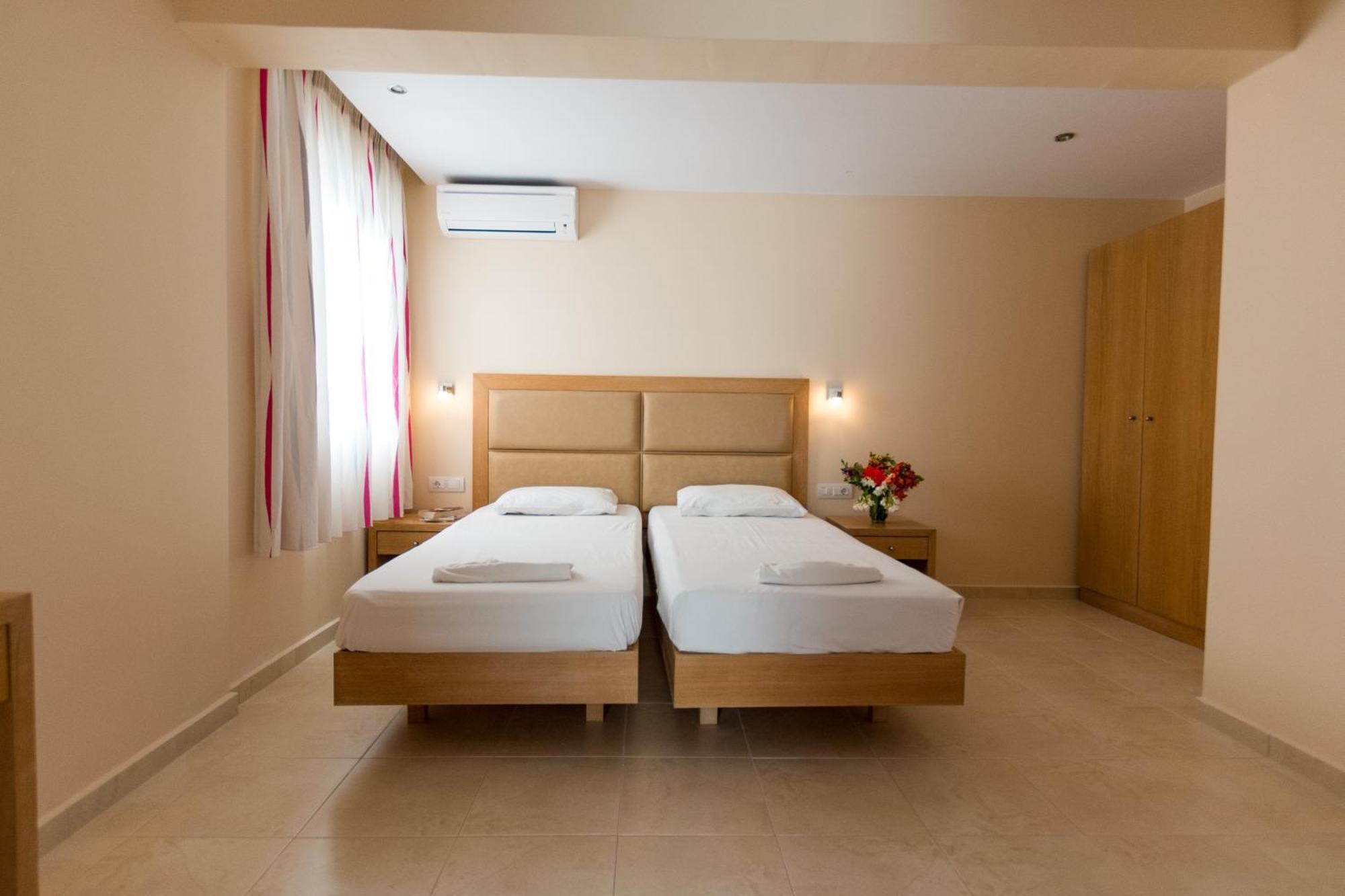 Hotel Amaryllis Front