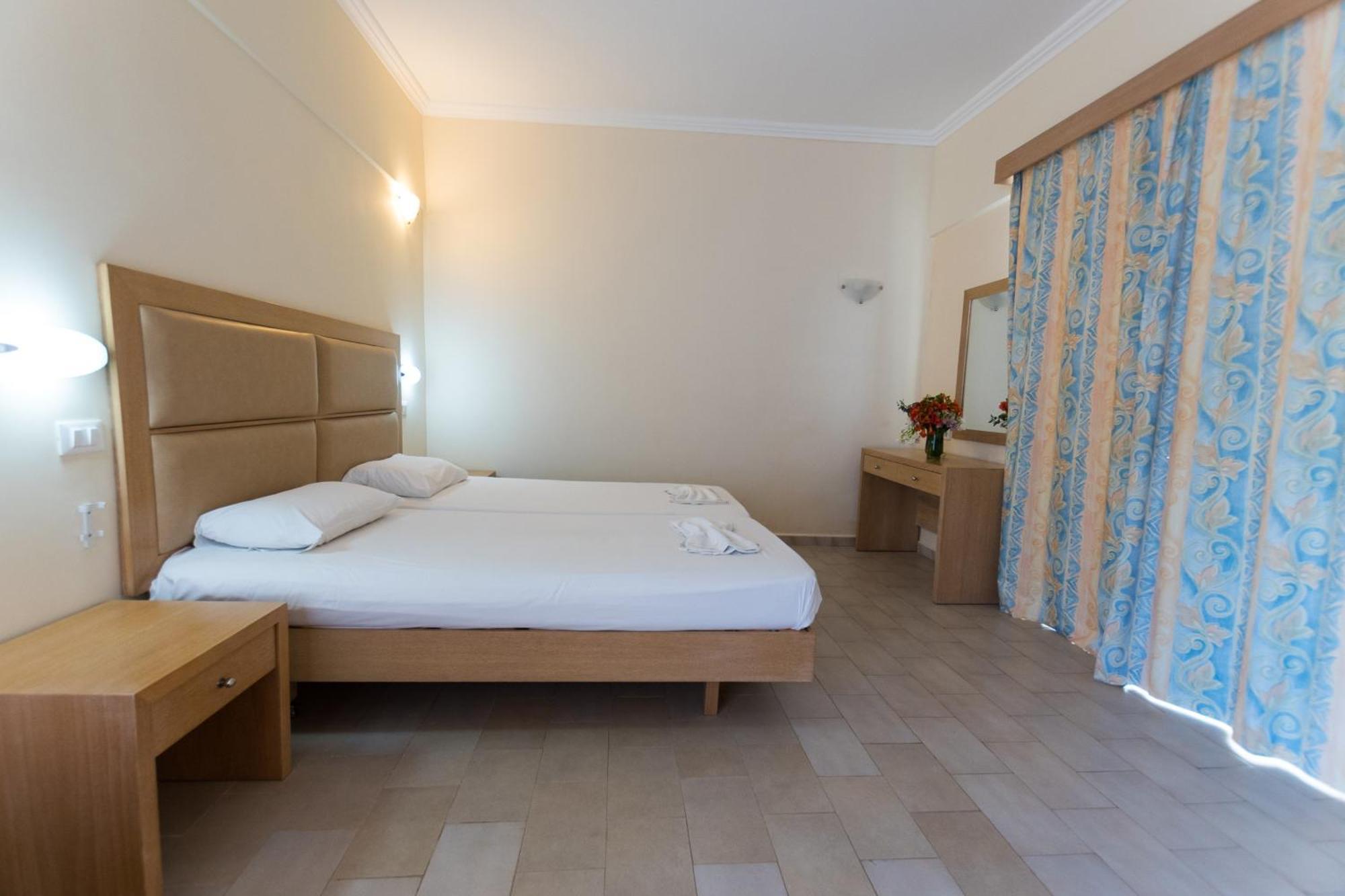 Hotel Amaryllis Front