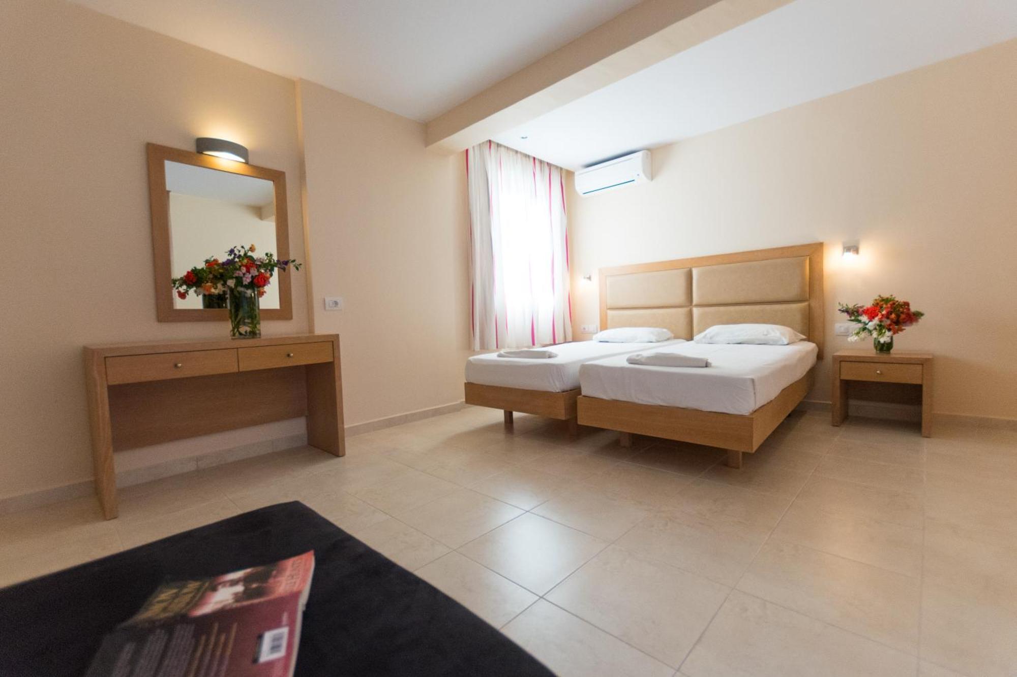 Amaryllis Front Hotel 3*